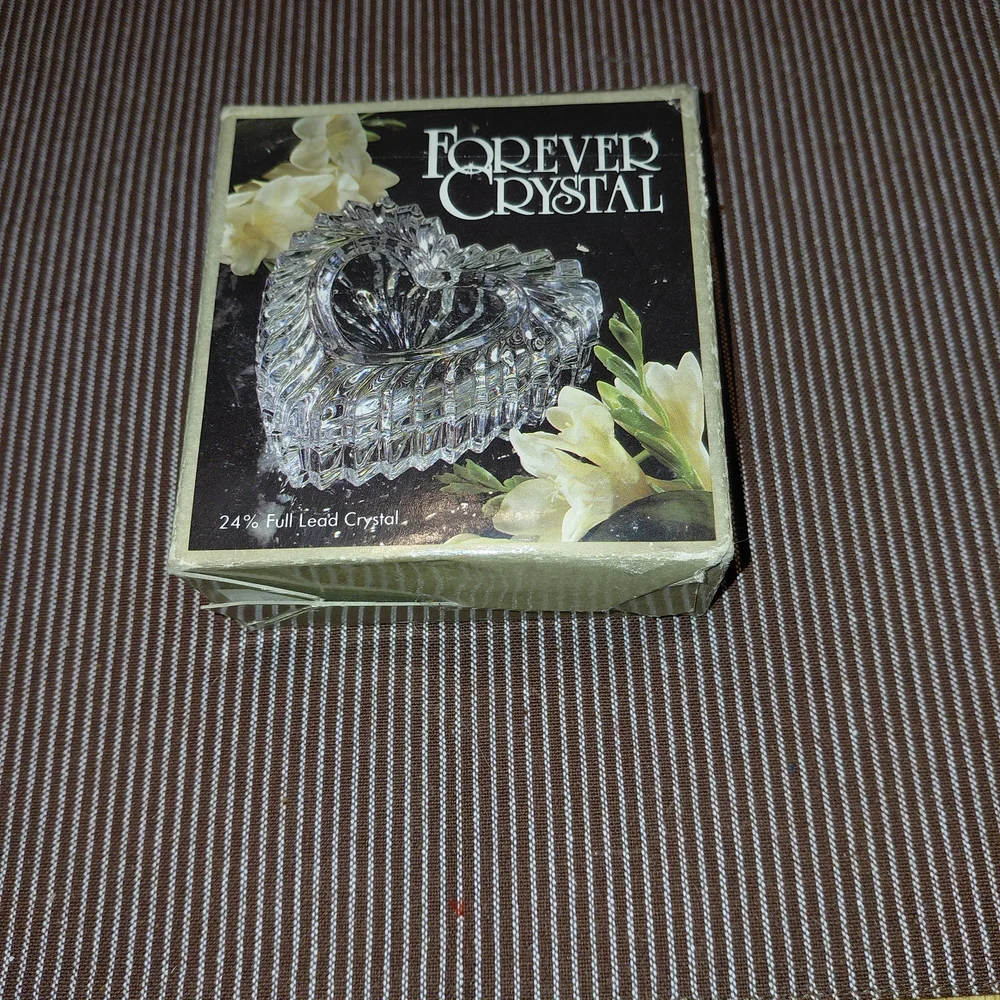 Heart-Shaped Photo Frame - Picture 2 of 3